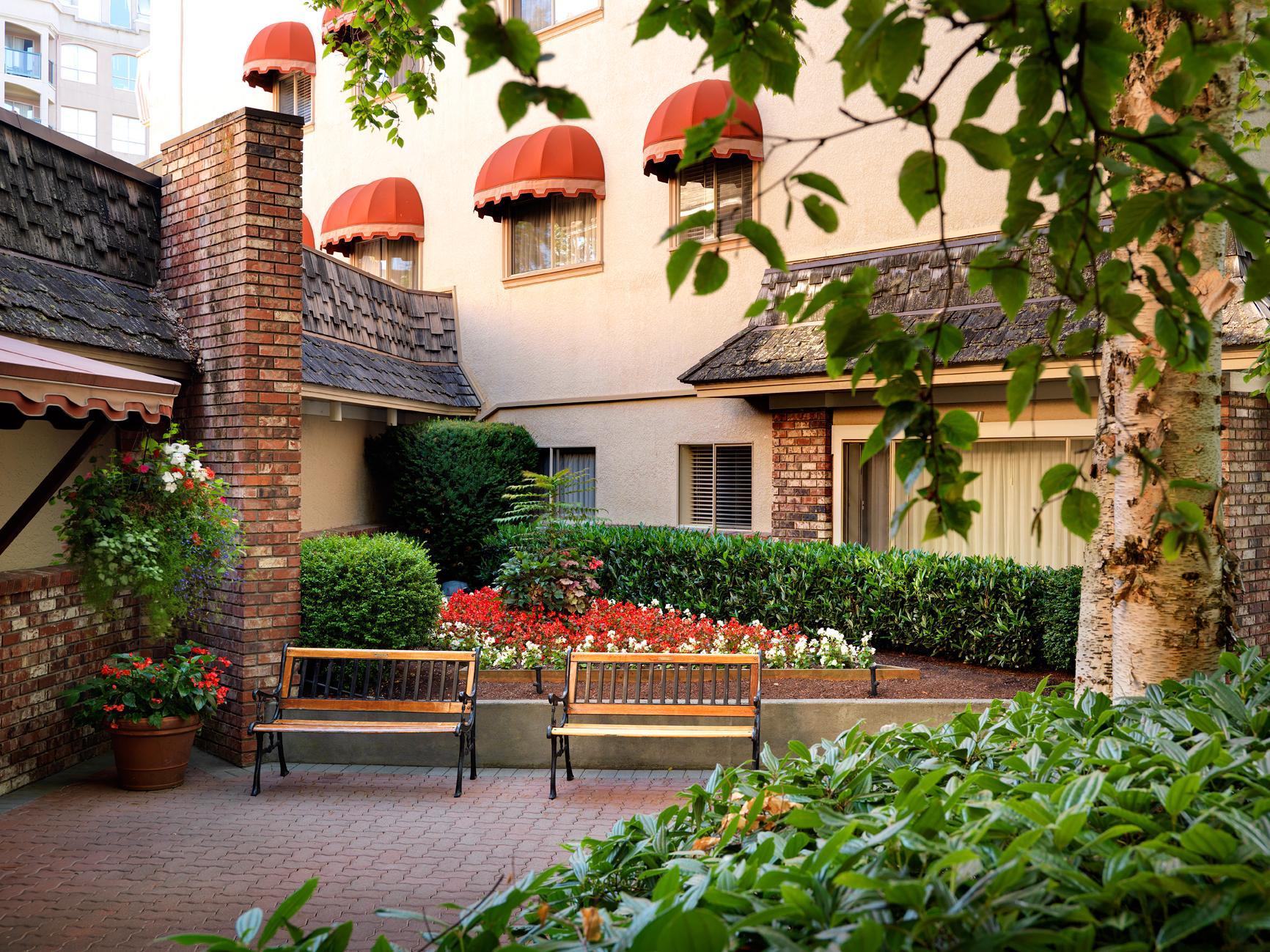 Royal Scot Hotel & Suites Victoria Exterior foto