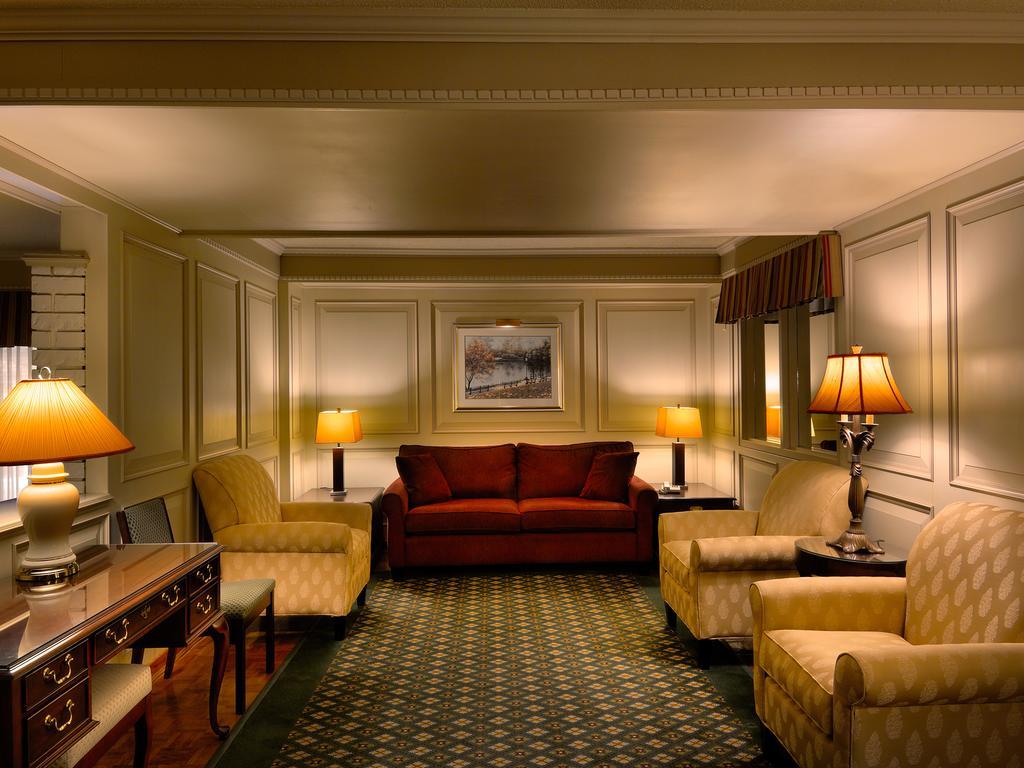 Royal Scot Hotel & Suites Victoria Exterior foto